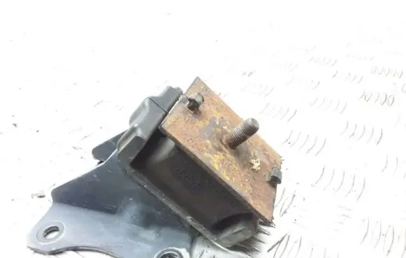 Mazda BT-50 Engine mount bracket
