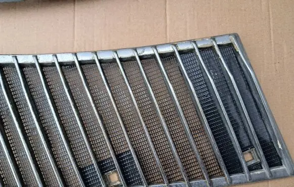 Mercedes-Benz W123 Bonnet/hood grill 1238362465
