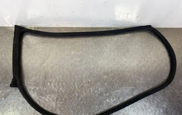 Maserati Levante Front door rubber seal 