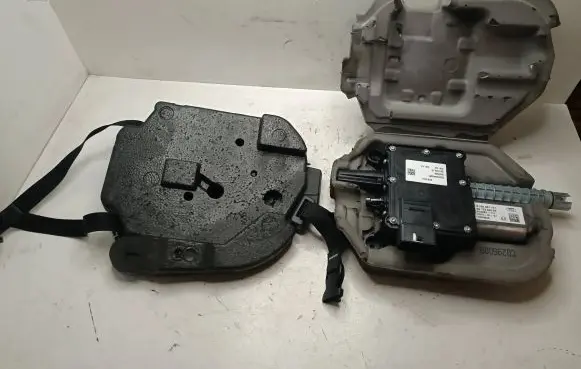 Citroen DS4 Hand brake/parking brake motor A2C53348380 20150615 0222984
