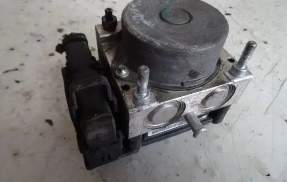 Nissan Note (E11) ABS Pump 9U100