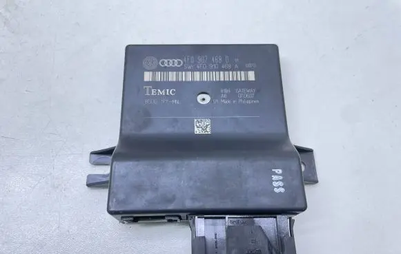 Audi A6 S6 C6 4F Gateway control module 4F0907468D