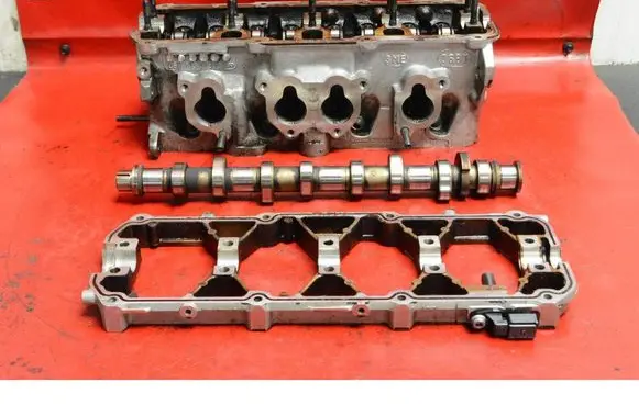 Volkswagen Golf V Engine head 06B103373T