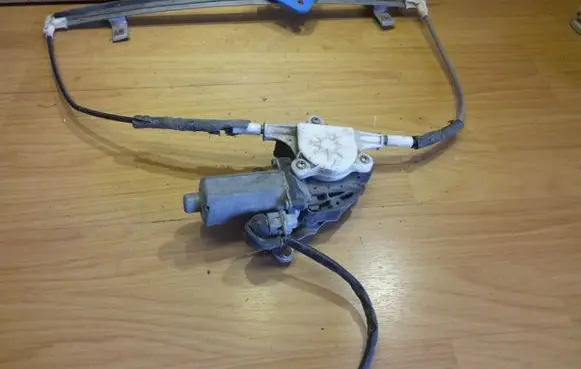 Seat Ibiza II (6k) Front door window regulator with motor 1L0837401B 1L0959801