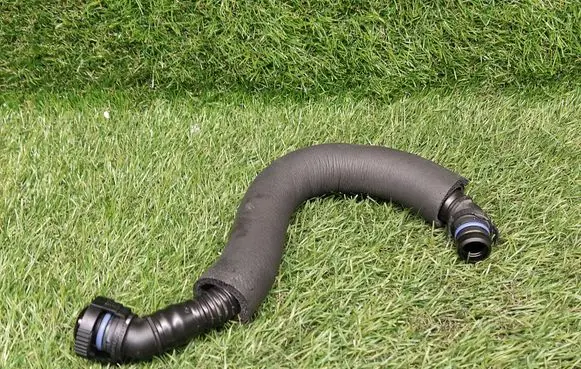 Audi A4 S4 B8 8K Breather/breather pipe/hose 06J103221A