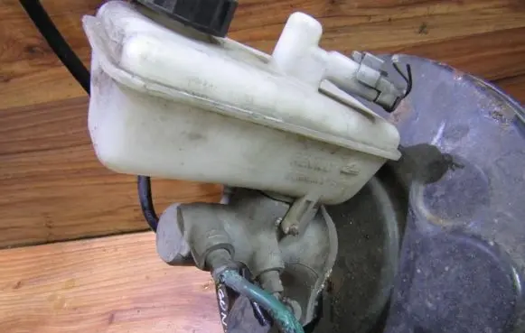 Renault Laguna II Master brake cylinder