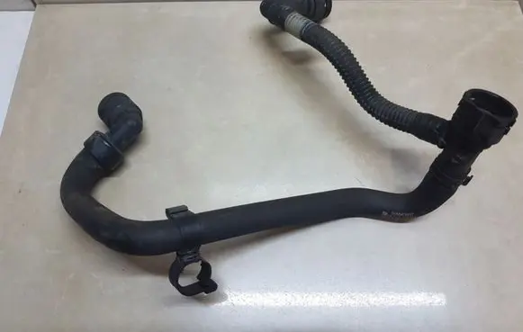 Opel Insignia A Engine coolant pipe/hose GM565563897 13220143DA