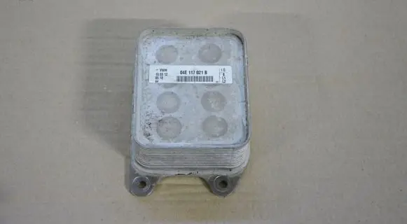 Volkswagen Golf VII Engine oil radiator 04E117021B