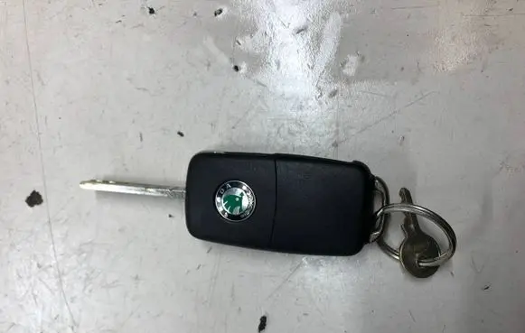 Skoda Roomster (5J) Ignition key/card 
