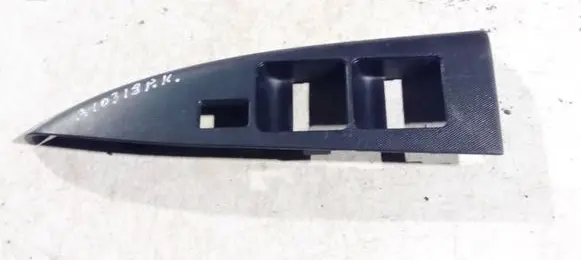 Nissan Note (E11) Front door window switch trim 809619u15c
