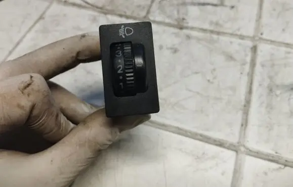 Toyota Avensis T220 Headlight level height control switch
