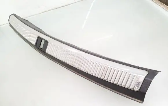 Trunk/boot sill cover protection