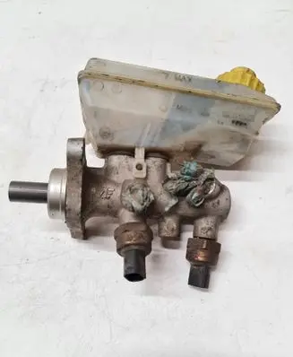 Master brake cylinder