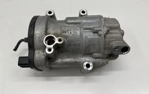 Toyota Camry VIII XV70 Air conditioning (A/C) compressor (pump) 0424001100