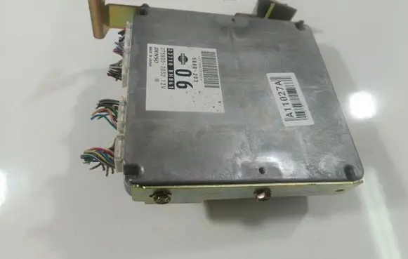 Nissan X-Trail T30 Engine control unit/module 2758002032T