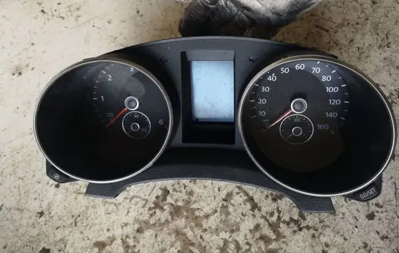 Volkswagen Golf VI Speedometer (instrument cluster) 5K0920970J