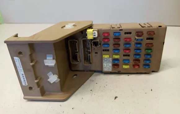 Subaru Forester SH Fuse module 82201FG000