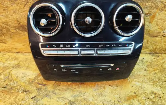 Mercedes-Benz C W205 Dash center air vent grill A2056805707