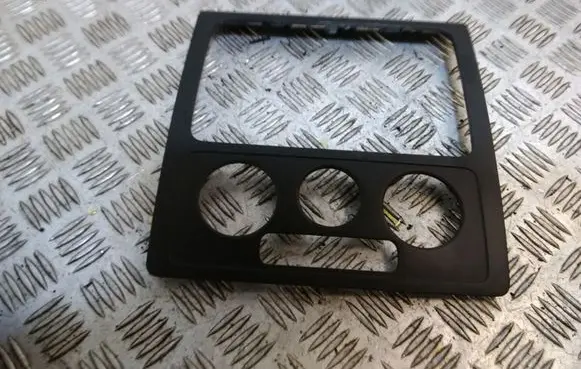 Volkswagen Caddy Radio/GPS head unit trim 2K0858061