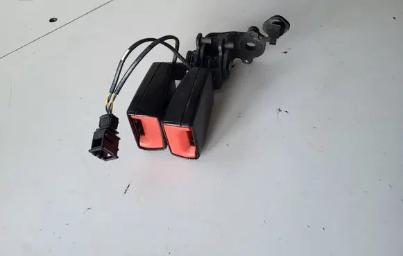Skoda Octavia Mk3 (5E) Rear seatbelt buckle 8V0857739