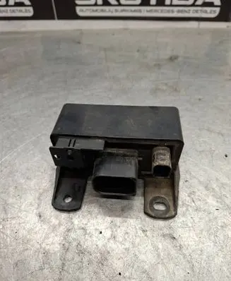 Mercedes-Benz E W211 Glow plug pre-heat relay 0285454032