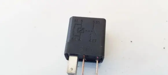 Opel Zafira A Other relay 24432680 70221