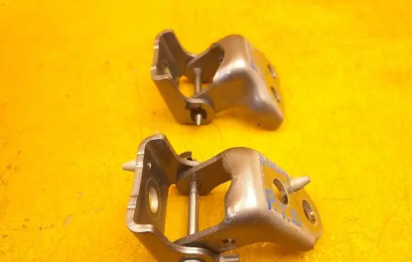 Peugeot 5008 II Rear door lower hinge 9850559580 9850559180 9849179180