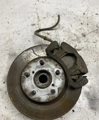 Subaru Impreza I Front wheel hub