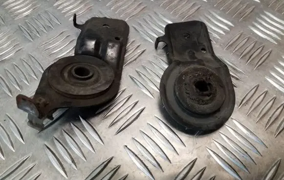 Radiator mount bracket