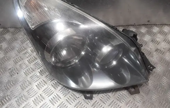 Toyota Corolla Verso AR10 Headlight/headlamp P7106R