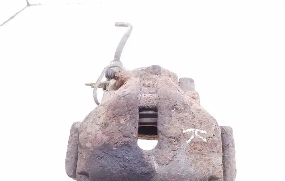 Front brake caliper