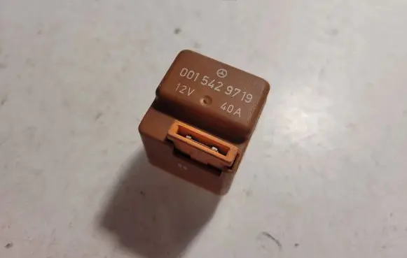 Mercedes-Benz E W124 Other relay 0015429719
