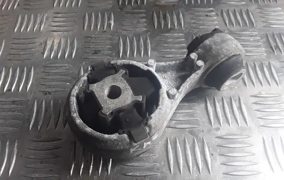 Nissan Qashqai Engine mount bracket 11350JD000