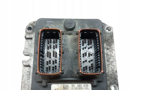 Opel Zafira A Engine control unit/module 90582539