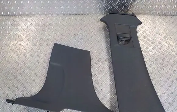 Volvo XC40 (B) pillar trim (top) 31457491