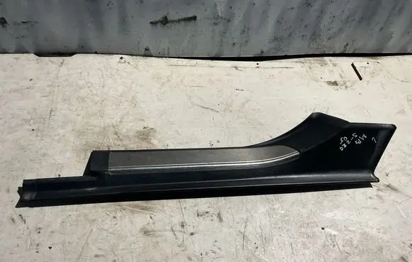 Mercedes-Benz S W220 Rear sill trim cover A2206802735
