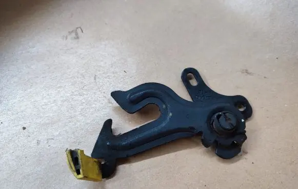 Volvo XC60 Engine bonnet/hood lock/latch loop/hook 