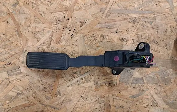 Toyota Avensis T270 Accelerator throttle pedal 7811002021 10250A 00576291737