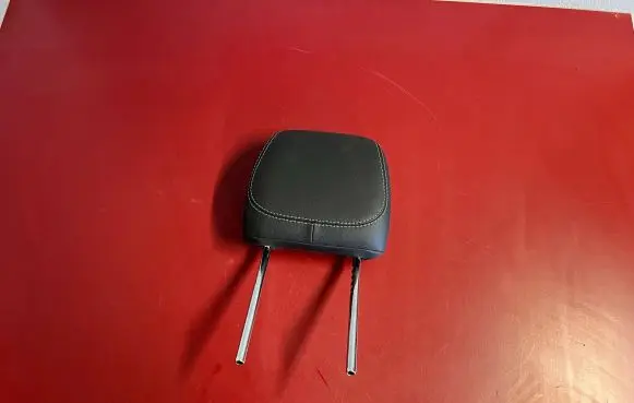 Chrysler Pacifica Front seat headrest 