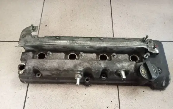Suzuki Grand Vitara II Rocker cam cover J20A