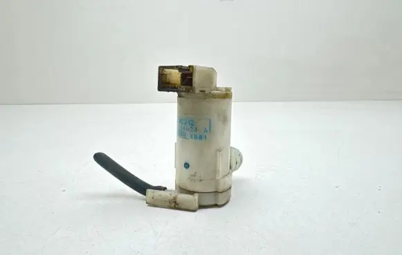 Nissan X-Trail T30 Windscreen/windshield washer pump 2224624 MC212