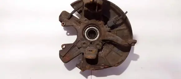 Volkswagen Golf V Front wheel hub