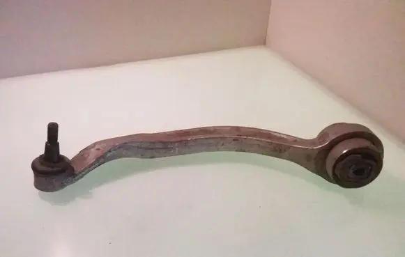 Volkswagen PASSAT B5 Front lower control arm/wishbone