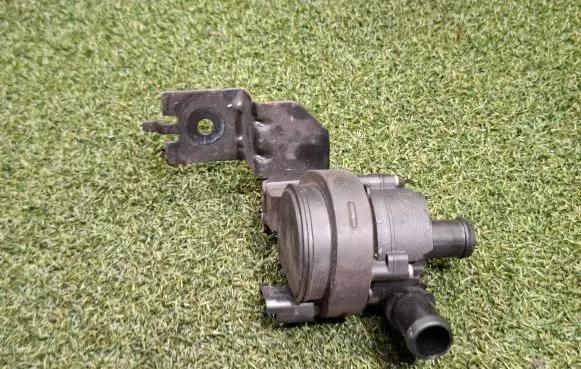 Renault Master III Water pump 392023219
