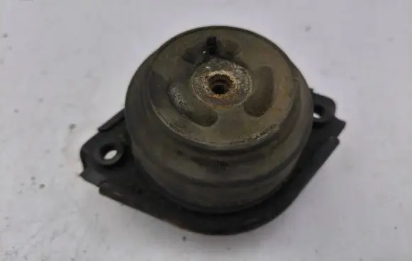 Mercedes-Benz ML W164 Engine mount bracket A2512402917