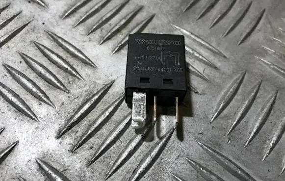 Volvo V70 Other relay 8651661 022371a