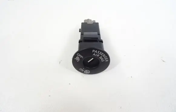 Nissan Qashqai Passenger airbag on/off switch 