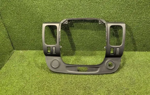 Renault Trafic III (X82) Radio/GPS head unit trim 682608675R 93452450 93452451