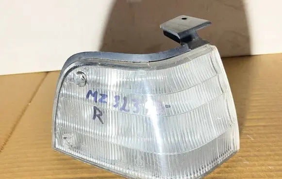 Mazda 323 Front indicator light 21661247R