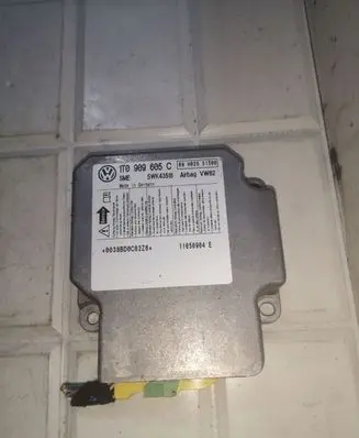 Volkswagen Touran I Airbag control unit/module 1T0909605C 5WK43518